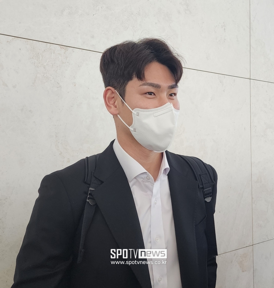 ▲ 홍창기가 2023시즌을 향한 힘찬 각오를 다졌다. ⓒ인천국제공항, 박정현 기자