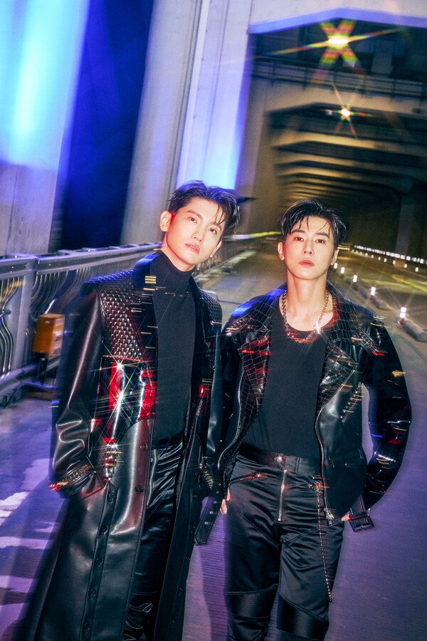 ▲ 동방신기 일본 싱글 '패러렐 패러렐' 커버 이미지. 제공|SM엔터테인먼트