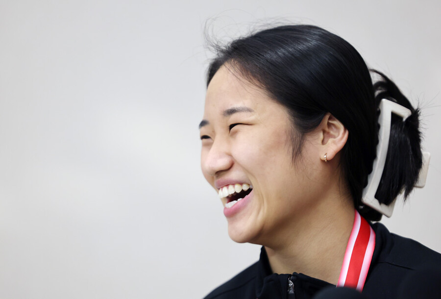 ▲ 1월 열린 BWF 월드투어에서 금메달 2개, 은메달 1개를 따낸 안세영이 인천국제공항에 귀국한 뒤 환하게 웃고 있다. ⓒ연합뉴스