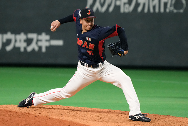 "포크볼이 슬라이더처럼…" 日대세 마무리, WBC 공인구 던져보더니