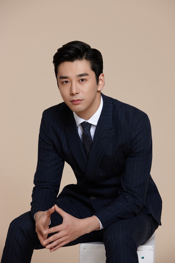 더블레스 이하준, 공식 팬카페 '하준 투게더' 개설 "하트님들과 함께"