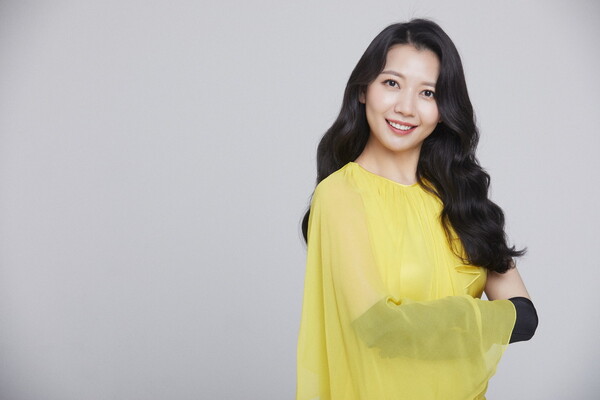 ▲ 한 시즌 주요 오페라 4개 무대에서 주연을 맡은 소프라노 조수아. 제공|㈜디지엔콤