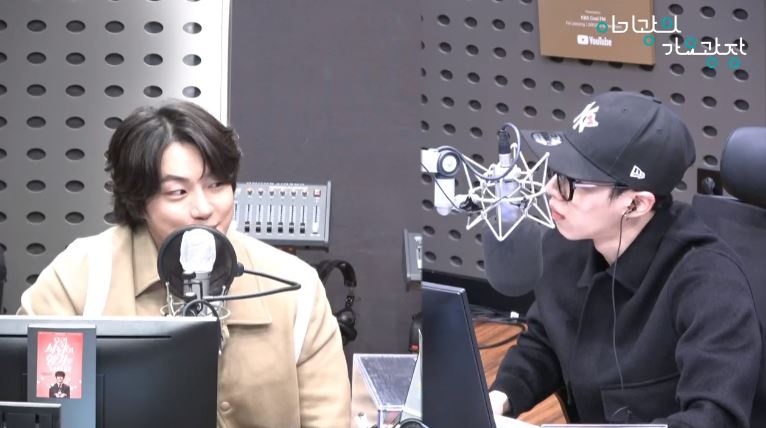 윤시윤, 이기광과 14년만에 재회 "하이킥 시절 손잡고 혼났다"('가요광장')