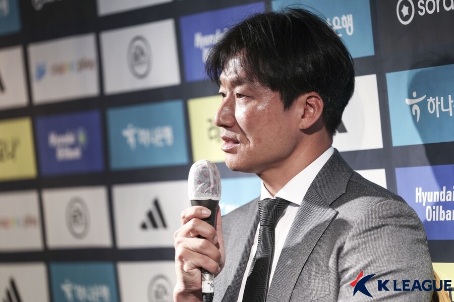 ▲ 이정효 광주FC 감독이 강력한 공격 축구로 11개 구단을 위협하겠다고 선언했다. ⓒ한국프로축구연맹