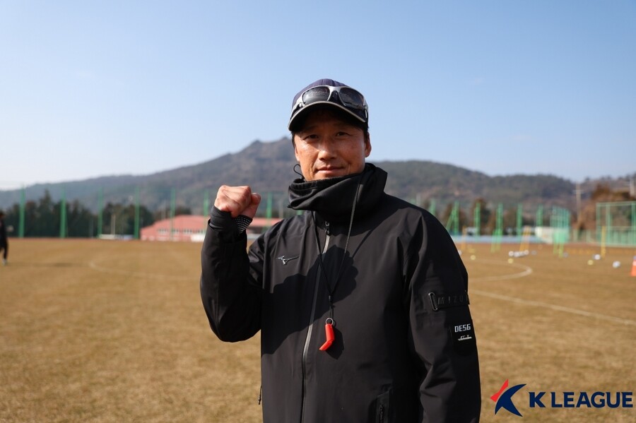 ▲ 이정효 감독은 실리 축구가 아닌 강하게 맞서며 이기는 공격 축구를 다시 말했다. ⓒ한국프로축구연맹