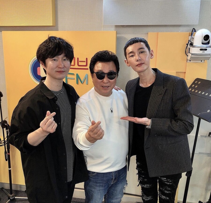 허지웅, 눈가에 멍이 시퍼렇네…안와골절 수술 후 복귀 근황