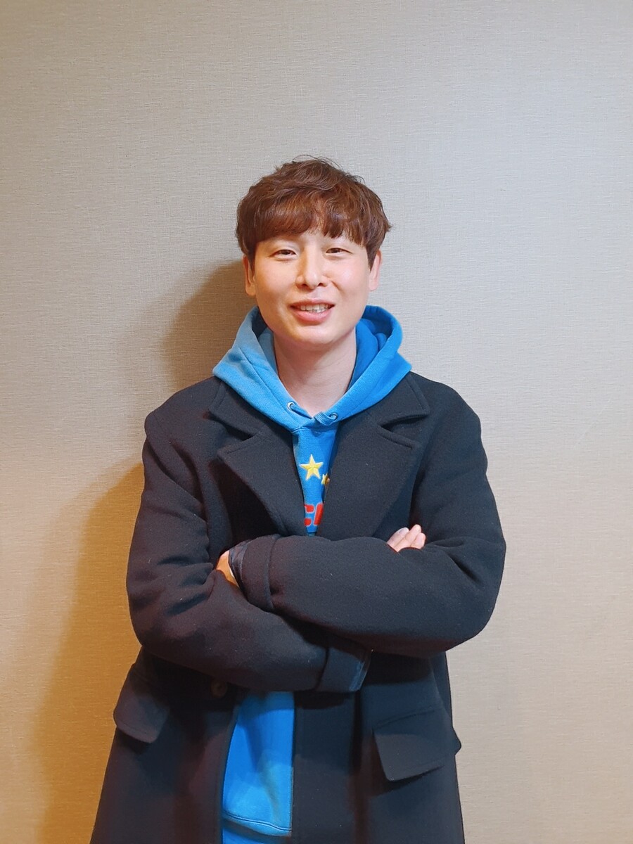 'MZ 오피스'→나문희 틱톡 만든 안용진 작가 "고정관념 깨고 싶죠"[인터뷰S]