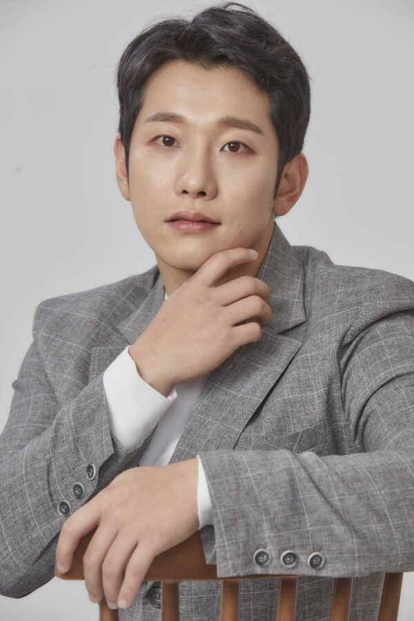'미트2' 이찬성, 본격 트로트 가수 활동 나선다 "영원한 '탱크 보이'로 앞만 보고 직진"