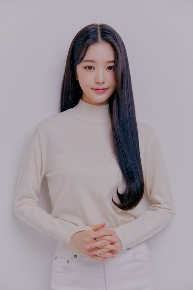 아이브 장원영, 서공예 졸업…"스무살 아직 실감 안나"