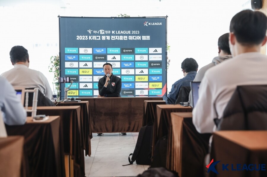 ▲ "잔디 솔직히 걱정이다" 부산 아이파크 박진섭 감독 ⓒ한국프로축구연맹