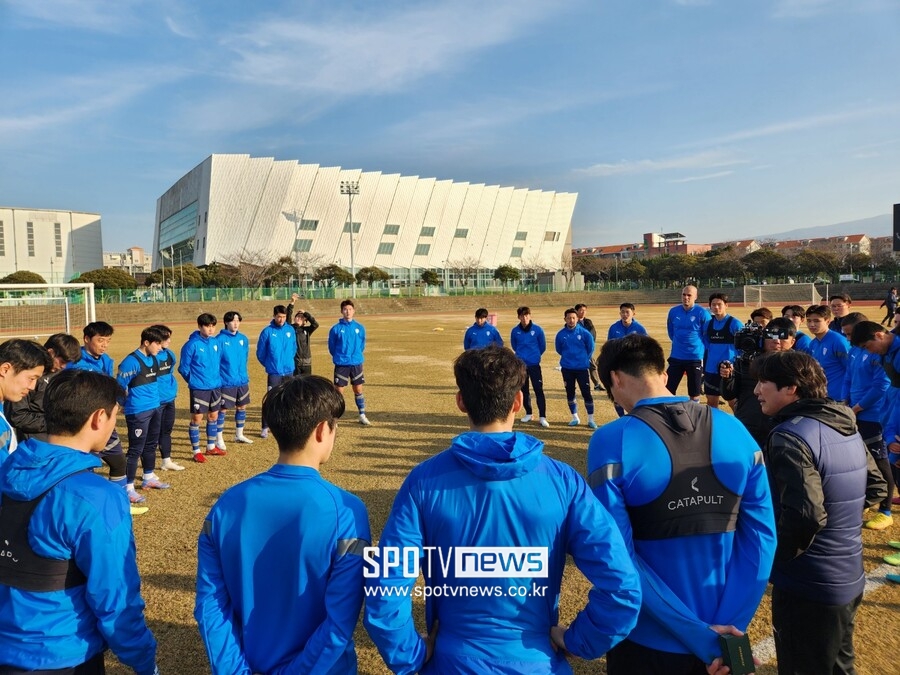 [SPO 현장]승강 PO의 악몽은 없다…수원은 근성으로 뭉쳐간다