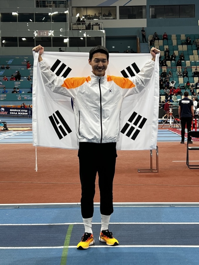 ▲ 제10회 아시아실내육상선수권대회 남자 높이뛰기에서 은메달을 따낸 우상혁 ⓒ대한육상연맹