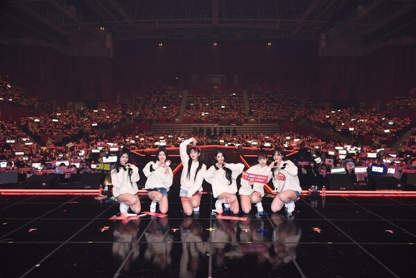 아이브, 올라이브 무대로 첫 팬콘서트 '더 프롬 퀸즈' 성료…"2023년에도 아이팅!"