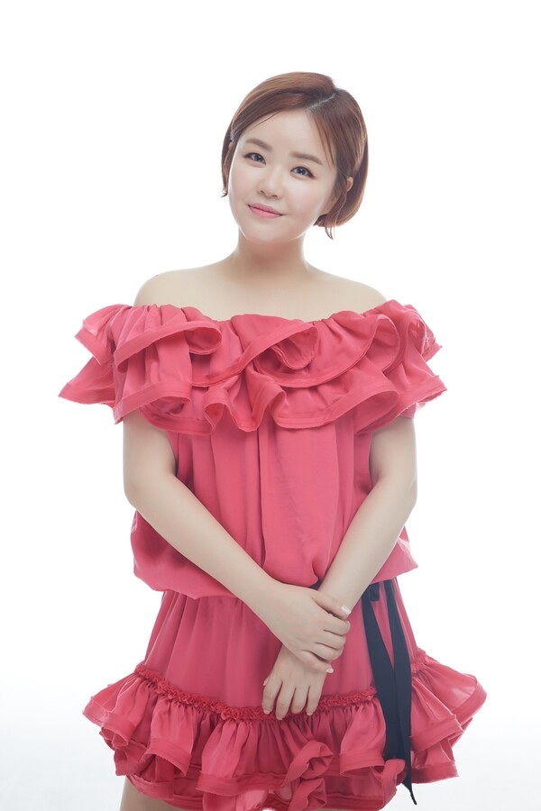 김효진, 스타잇엔터테인먼트와 3번째 재계약…9년 인연 이어간다