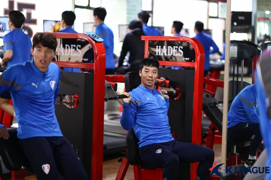 ▲ 몸을 만들며 올 시즌을 대비하는 염기훈 ⓒ한국프로축구연맹
