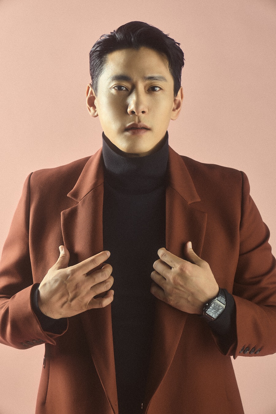 유태오 "첫 주연 드라마가 글로벌 3위? ♥아내 반응은 '단칼'"[인터뷰S]