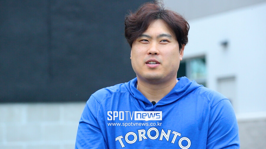 [스캠 NOW] WBC '최고의 라이벌' 숙명의 한일전… 류현진·센가 장외 응원전