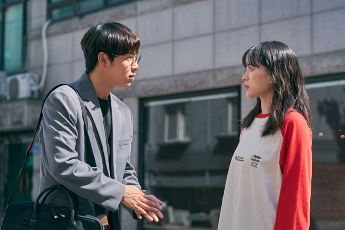 ▲  영화 ‘스마트폰을 떨어뜨렸을 뿐인데’의 한 장면 | 출처 = 넷플릭스