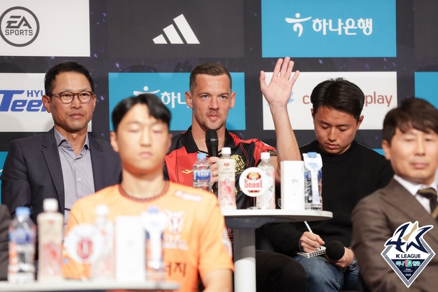 ▲ 2023시즌 FC서울 주장을 맡은 스타니슬라브 일류첸코. ⓒ한국프로축구연맹