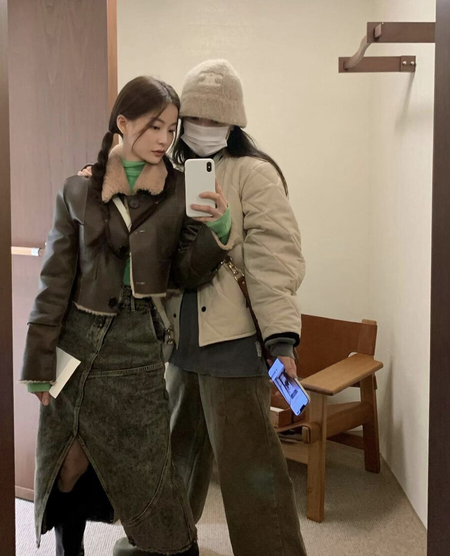 그간 논란 의색했나…강민경, 모자·마스크로 다 가리고 '포착'