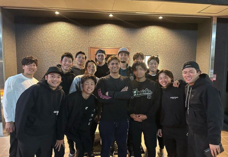 ▲ 다르빗슈 유가 일본 대표팀 투수들과 함께 저녁식사를 했다. 다이어트 압박을 받고 있는 우다가와 유키(팔짱낀 선수)도 함께. ⓒ 다르빗슈 인스타그램