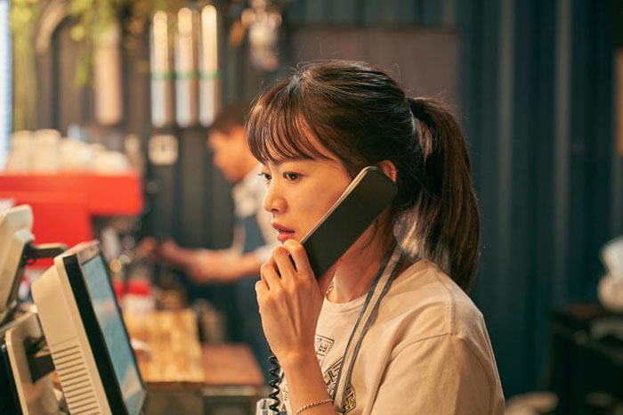▲  영화 ‘스마트폰을 떨어뜨렸을 뿐인데’의 한 장면 | 출처 = 넷플릭스