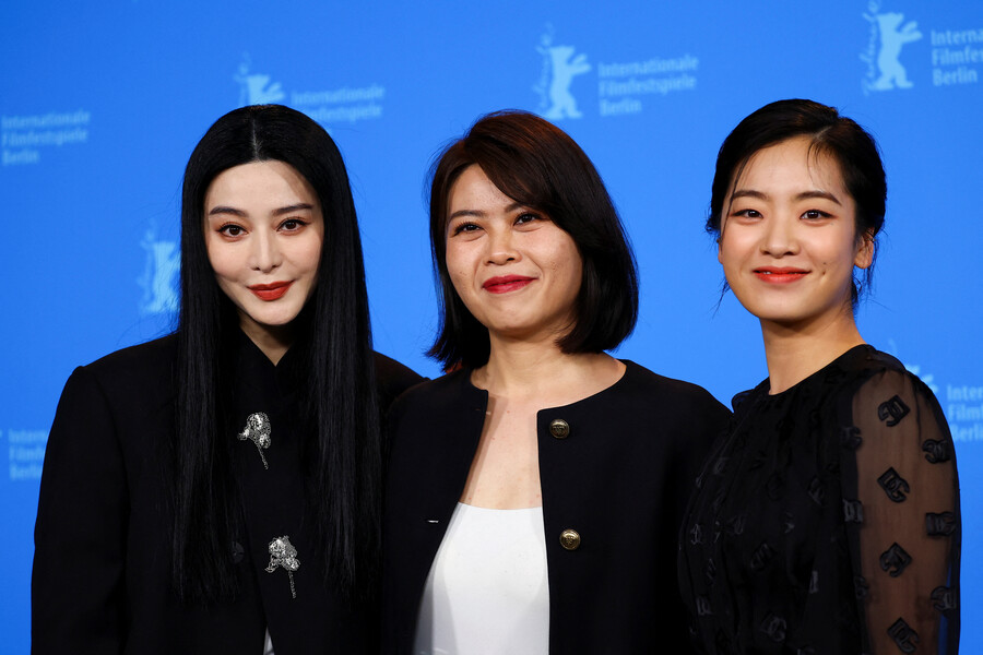 ▲ 베를린 국제영화제에 참석한 판빙빙(맨 왼쪽)과 이주영(맨 오른쪽). ⓒ연합뉴스/ 로이터