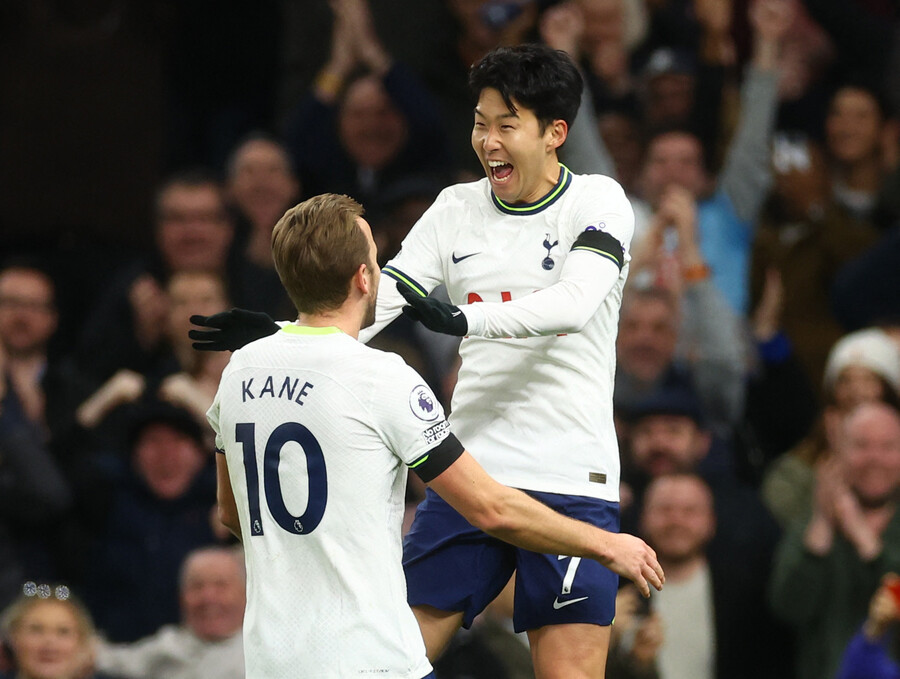 ▲ 손흥민(오른쪽)이 웨스트햄전에서 골을 넣고 기뻐하고 있다 ⓒ연합뉴스/로이터