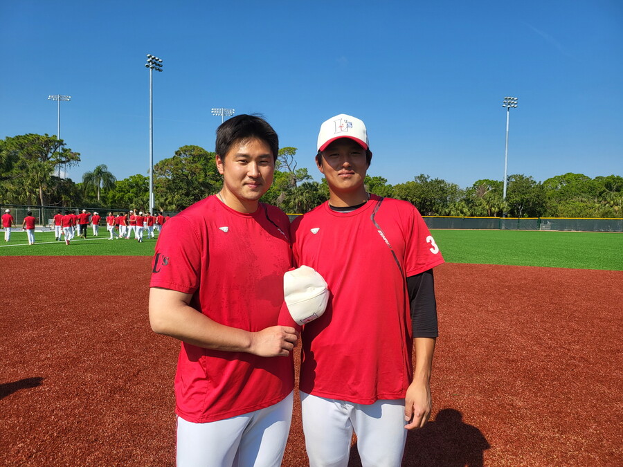 ▲ 1차 캠프 MVP 박민호(왼쪽)와 조형우 ⓒ SSG 랜더스