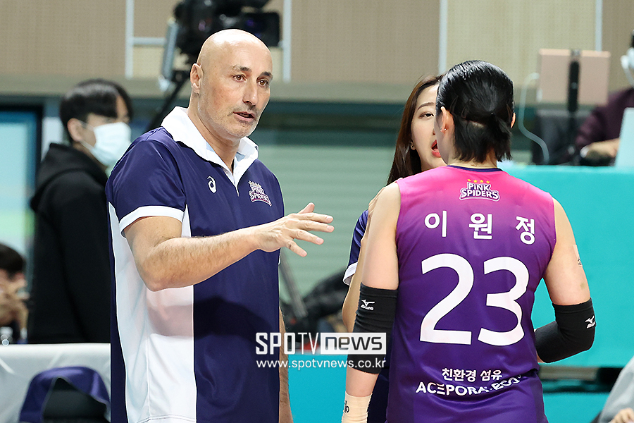 ▲ 아본단자 감독 이원정 ⓒ곽혜미 기자