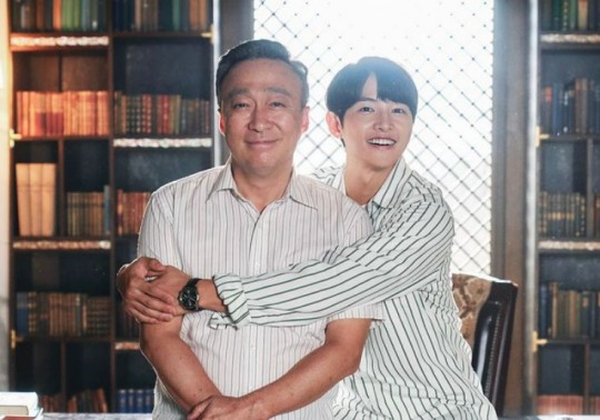 ▲ '재벌집 막내아들'을 함께 찍은 이성민(왼쪽), 송중기. 출처| 송중기 인스타그램