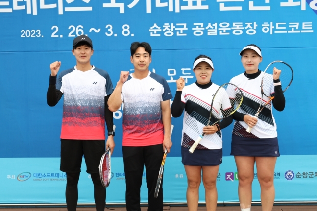 ▲ 항저우 아시안게임 소프트테니스 출전권을 획득한 윤형욱, 김병국, 이수진, 고은지(왼쪽부터) ⓒ대한소프트테니스협회
