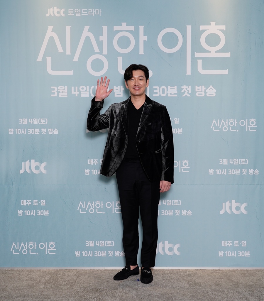 '신성한, 이혼' 조승우 "음악으로 감정표현하는 설정, 작가님께 직접 부탁"