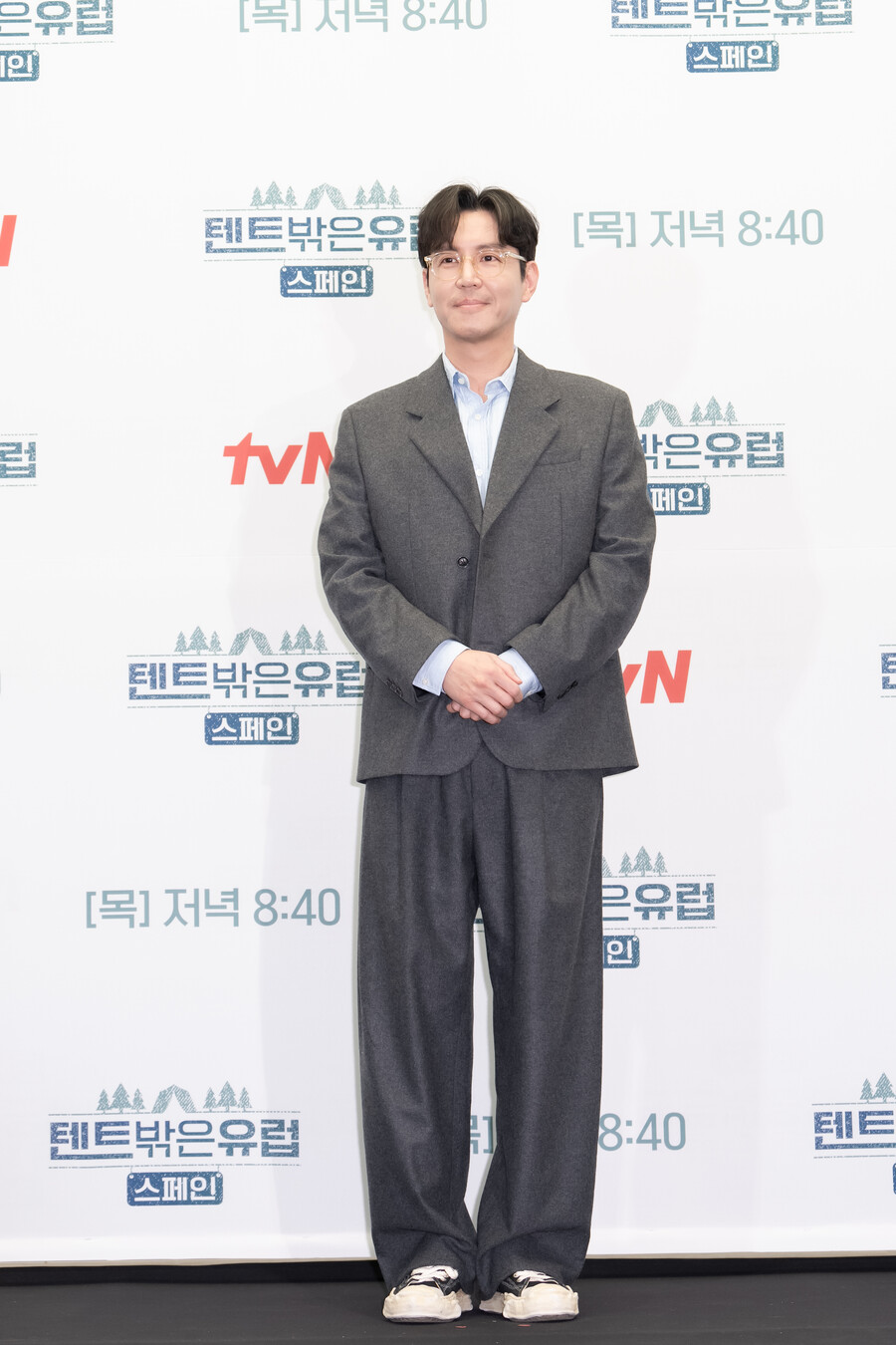 ▲ tvN 예능프로그램 '텐트 밖은 유럽-스페인 편' 배우 최원영. 제공| tvN