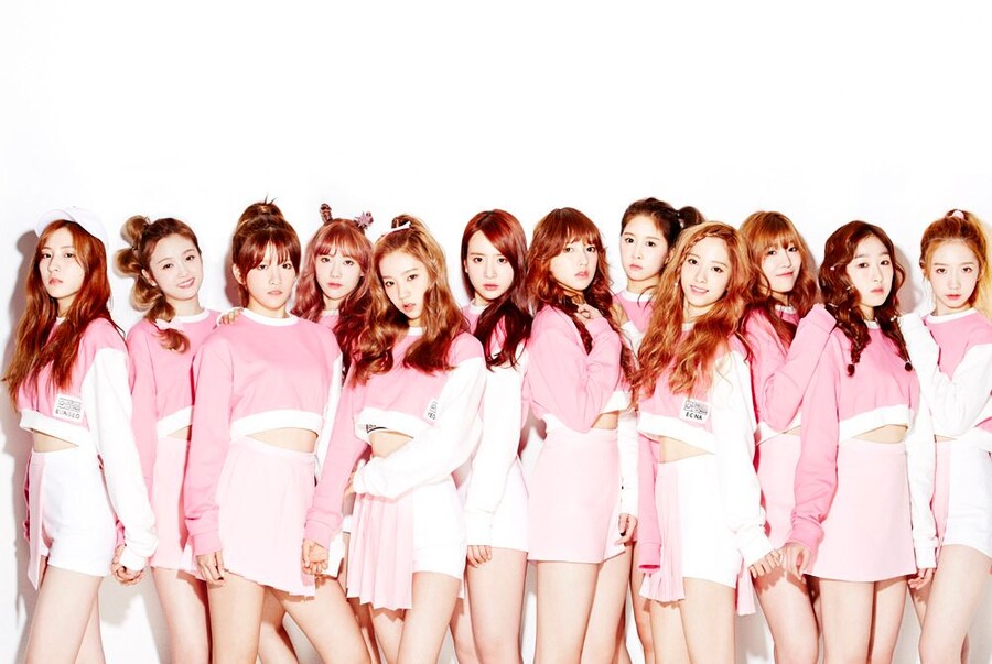 ▲ 13인 체제로 활동 당시 우주소녀. 제공|스타쉽엔터테인먼트