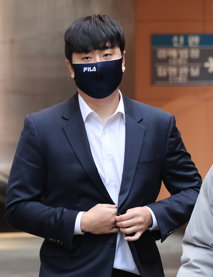 '이영하 학폭 재판' 새 증인 등장 "얼차려 사실은 있지만, 라면 갈취는 모른다"