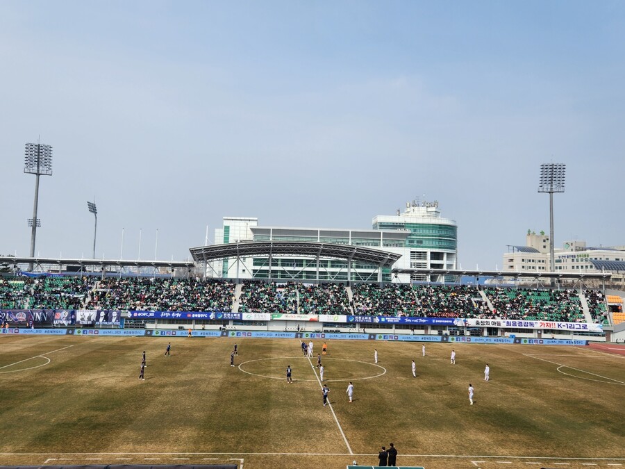 [SPO 현장]7천35명…축구 불모지 청주에 프로의 봄이 왔다