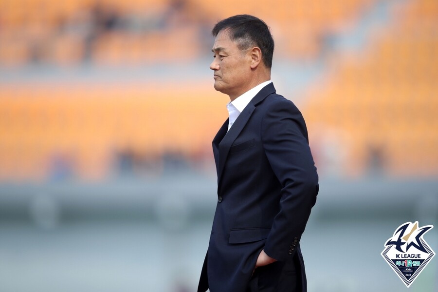 ▲ 대한축구협회 국가대표팀 전력강화위원회 위원 중 한 명인 최윤겸 충북청주FC 감독 ⓒ대한축구협회