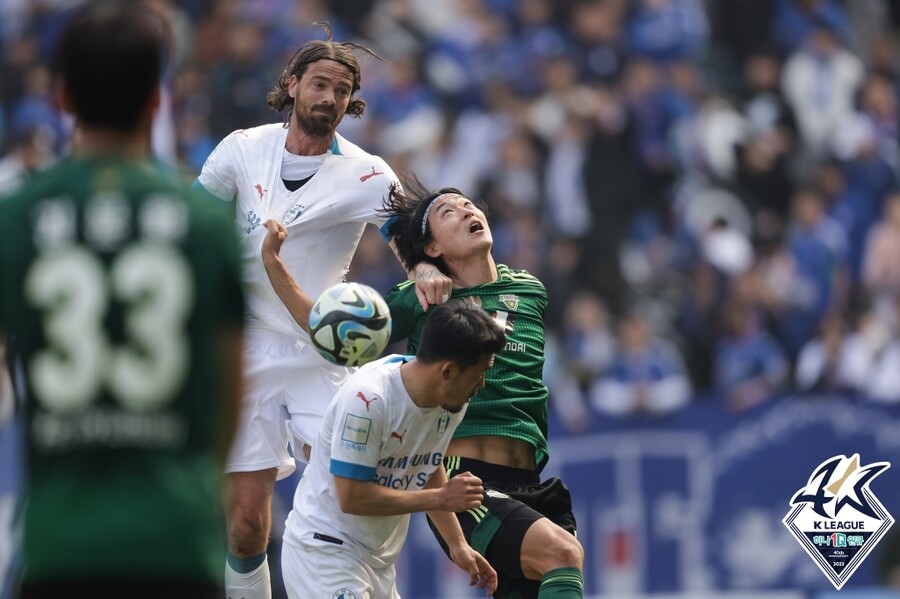 ▲ 투지 있게 경기했던 전북 현대 공격수 조규성 ⓒ한국프로축구연맹