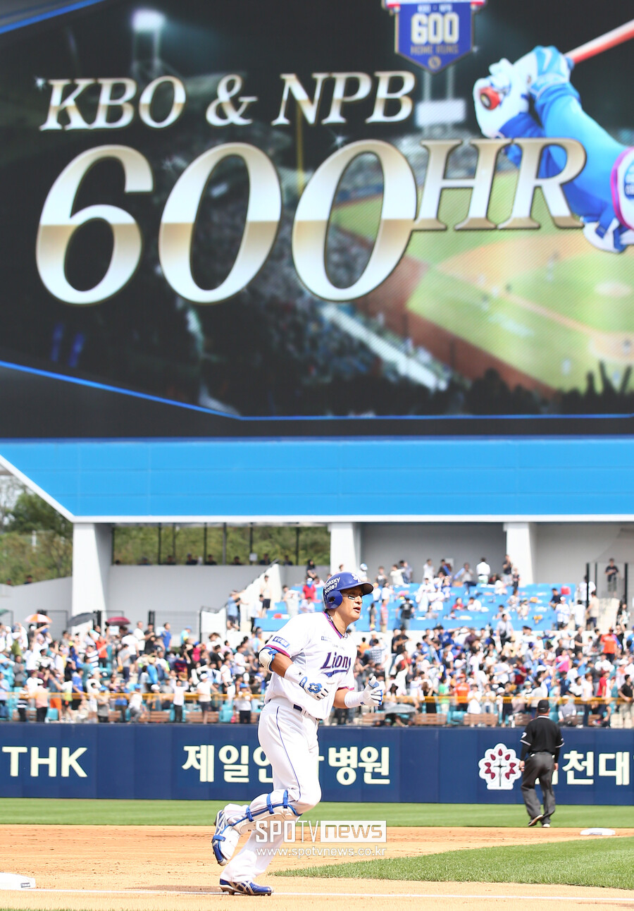 ▲ 2016년 삼성 라이온즈에서 한일 통산 600홈런을 달성한 이승엽 ⓒ 스포티비뉴스DB