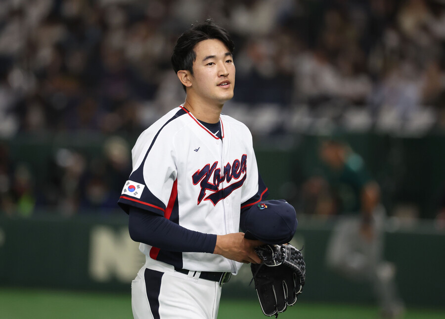 ▲WBC 대표팀 고영표가 호주전에서 실점한 뒤 아쉬워하고 있다. ⓒ연합뉴스