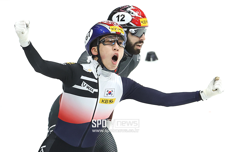 ▲ 2023 KB금융 ISU 세계 쇼트트랙 선수권대회 남자 1500m 결승에서 1위로 들어온 뒤 환호하는 박지원 ⓒ곽혜미 기자