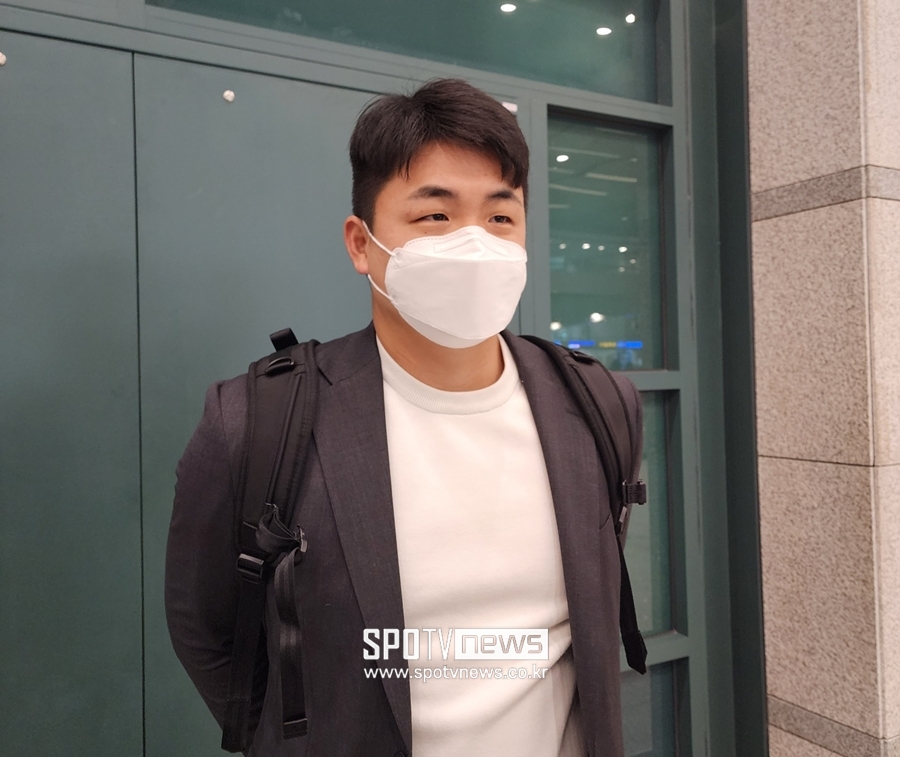 ▲ 인터뷰 중인 KIA 타이거즈 투수 장현식. ⓒ인천국제공항, 박정현 기자