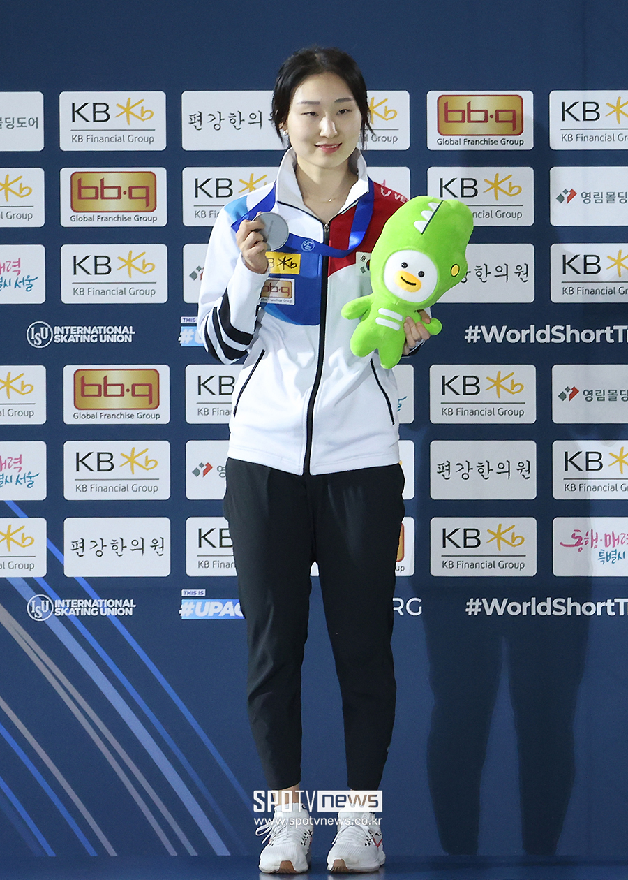 ▲ 2023 KB금융 ISU 세계 쇼트트랙 선수권대회 여자 1500m에서 은메달을 따낸 최민정 ⓒ곽혜미 기자