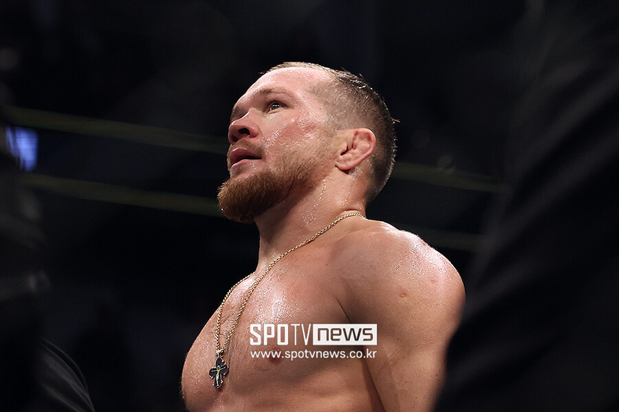 전 UFC 챔피언 표트르 얀, 충격의 3연패…드발리시빌리 9연승