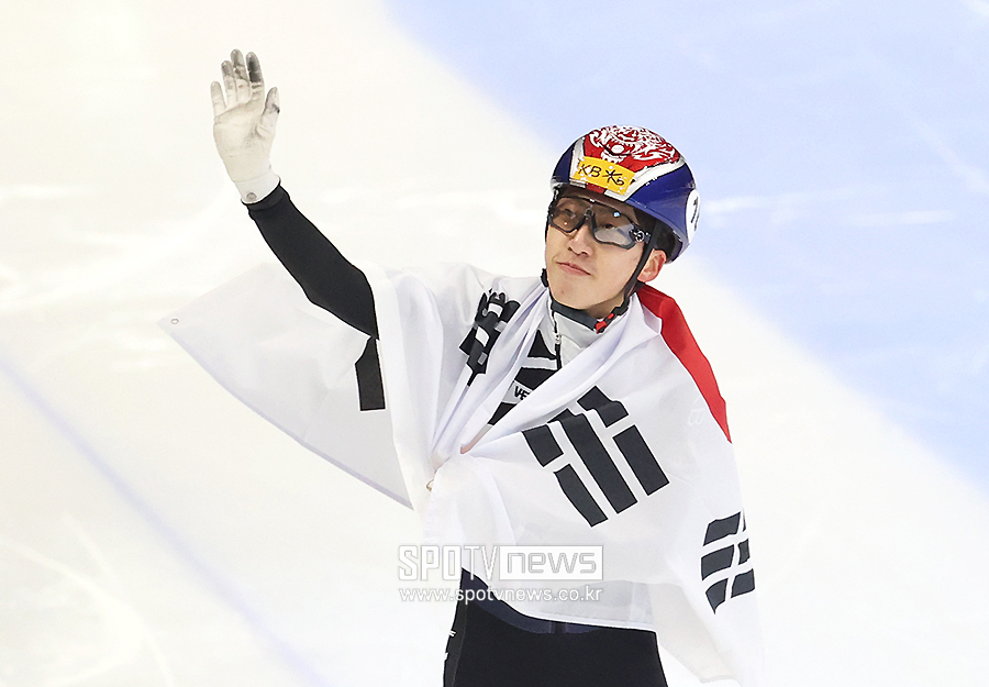 [쇼트트랙 세계선수권] '1000m 우승' 박지원, 세계선수권 2관왕 등극…"한국에서 2관왕 등극해 정말 좋다"