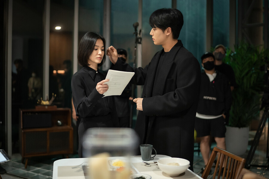 ▲  '더 글로리' 파트2 비하인드 스틸. 제공|넷플릭스
