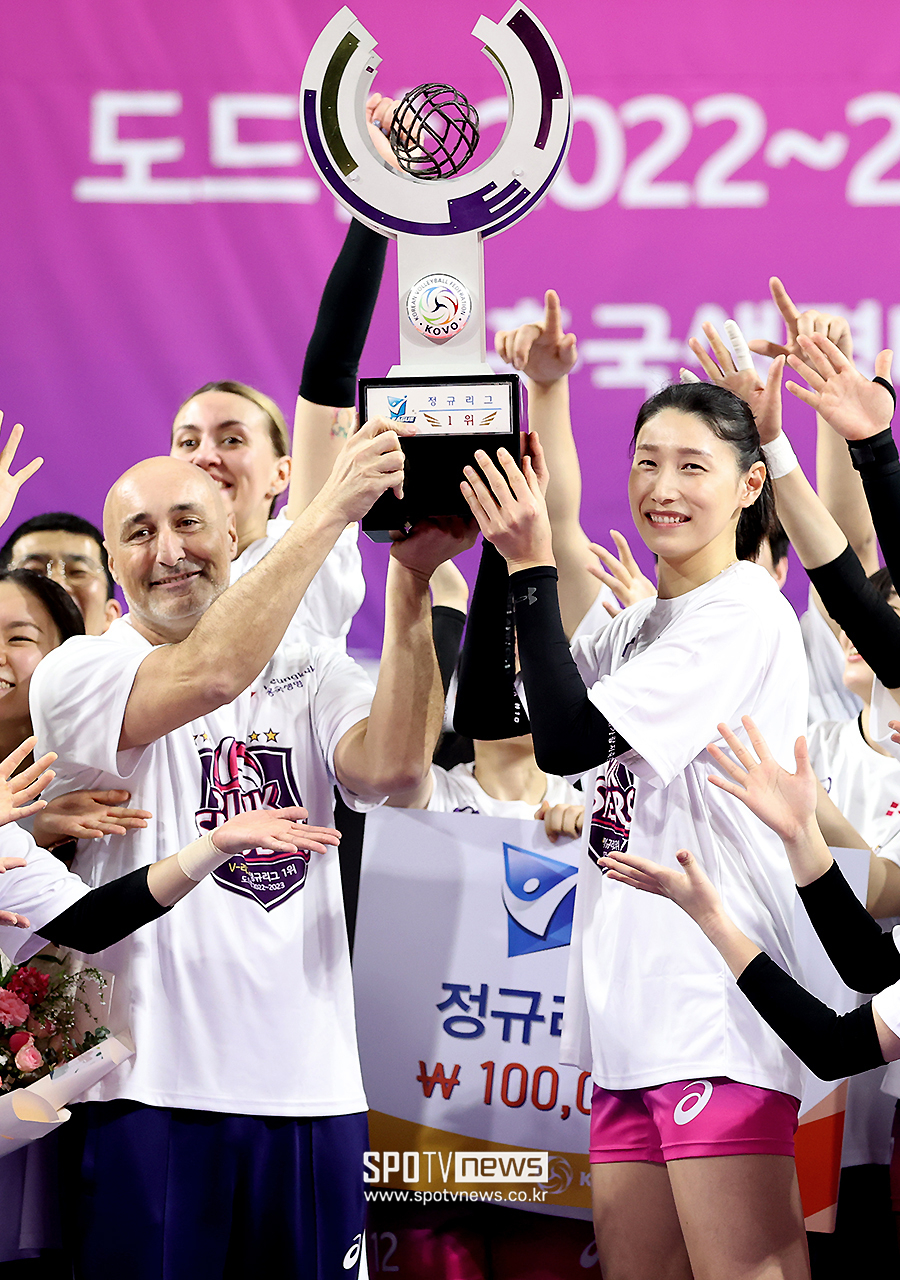 ▲ 아본단자 감독(왼쪽)과 김연경 ⓒ곽혜미 기자