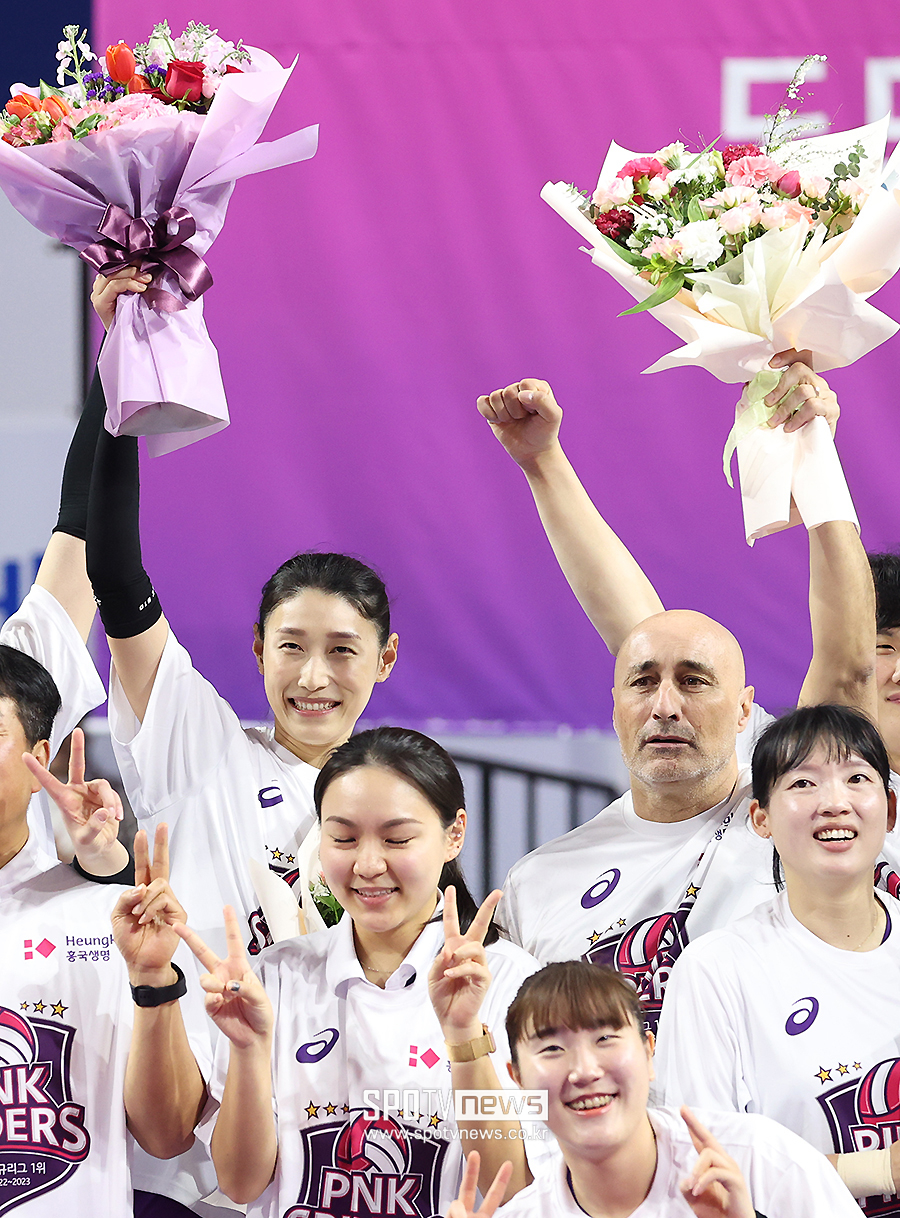 "힘든 일 많았지만 1위 기쁘다, 권순찬 감독님께도 감사" 김연경 진심
