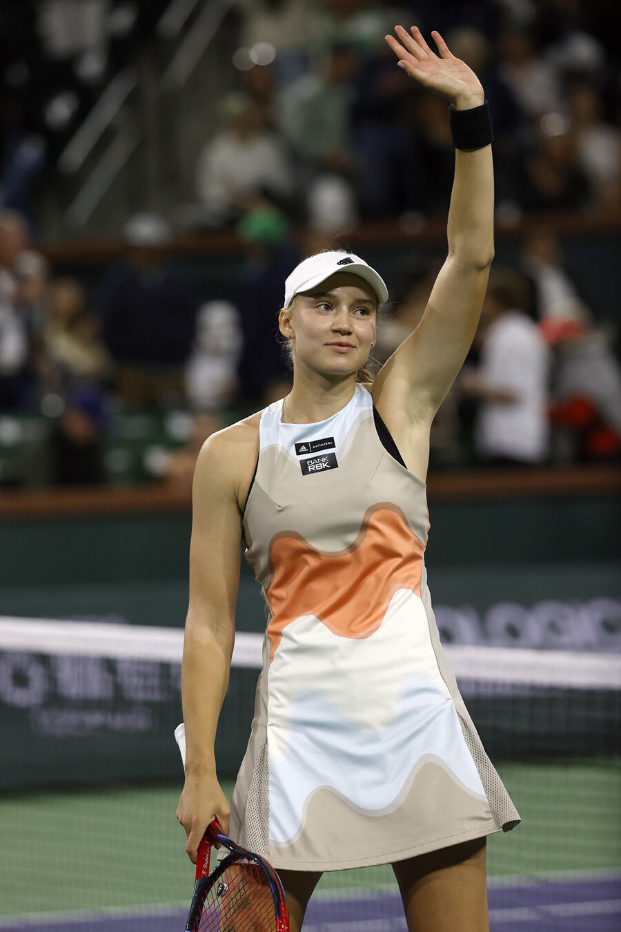 ▲ 2023년 WTA 투어 BNP 파리바 오픈 결승 진출을 확정한 뒤 관중들의 갈채에 화답하는 엘리나 리바키나 ⓒ연합뉴스/AP